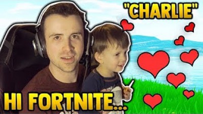 En el cumpleaños de Ninja, el hijo de Dr Lupo le canta el "Cumpleaños feliz"