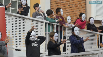 Los alumnos del Colegio Victoria Diez recordaron a las personas sin hogar, con una performance