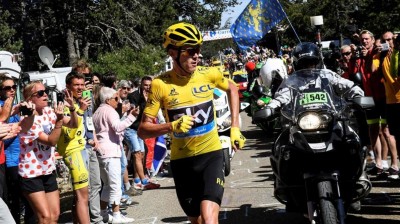 THE MOMENT OF 2016 - Chris Froome running in the Mont Ventoux