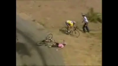 La fameuse chute de Joseba Beloki sur le tour
