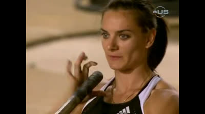 Isinbayeva batte il record del salto con l'asta