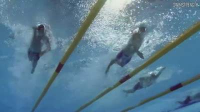 Le movenze di Michael Phelps sott'acqua