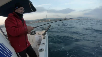 Cómo se pesca el calamar con caña, by Fórmula Pesca