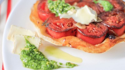 Tarta tatín con tomates cherry y queso de cabra