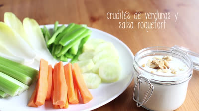 Hoy to make vetegable crudites with roquefort sauce