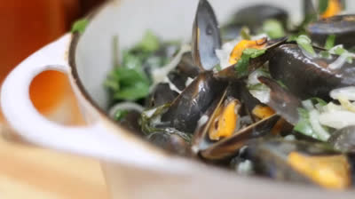 Mejillones a la marinera al estilo francés