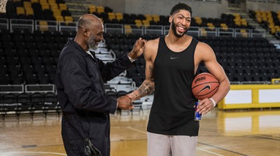 Karl Malone PRANKS Anthony Davis - FUNNY
