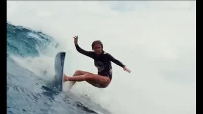 Steph Gilmore Elegant Surf